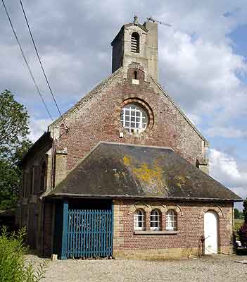 faade et clocher de l'ancien temple des Mesnils  Luneray