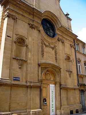 faade de l'ancien temple des Trinitaires