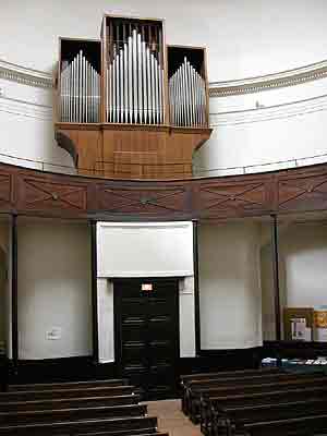 l'intrieur du temple d'Orlans et son orgue